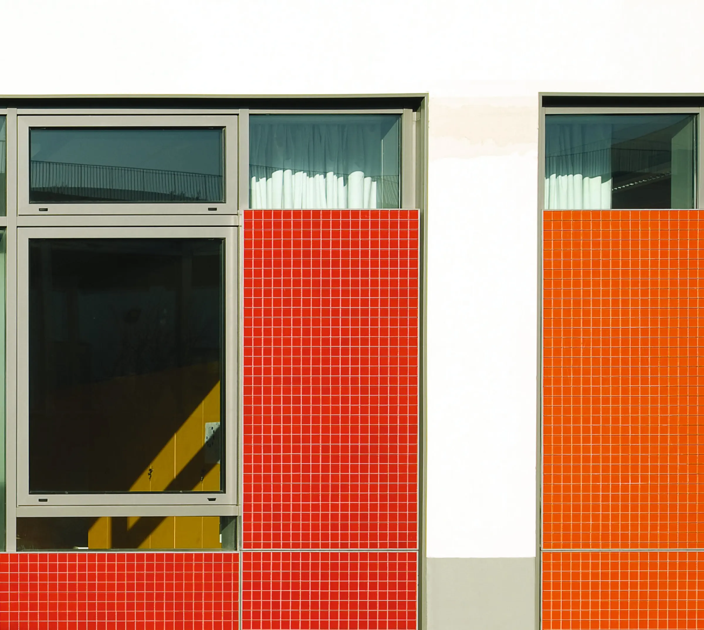 façade rouge et orange mosaique