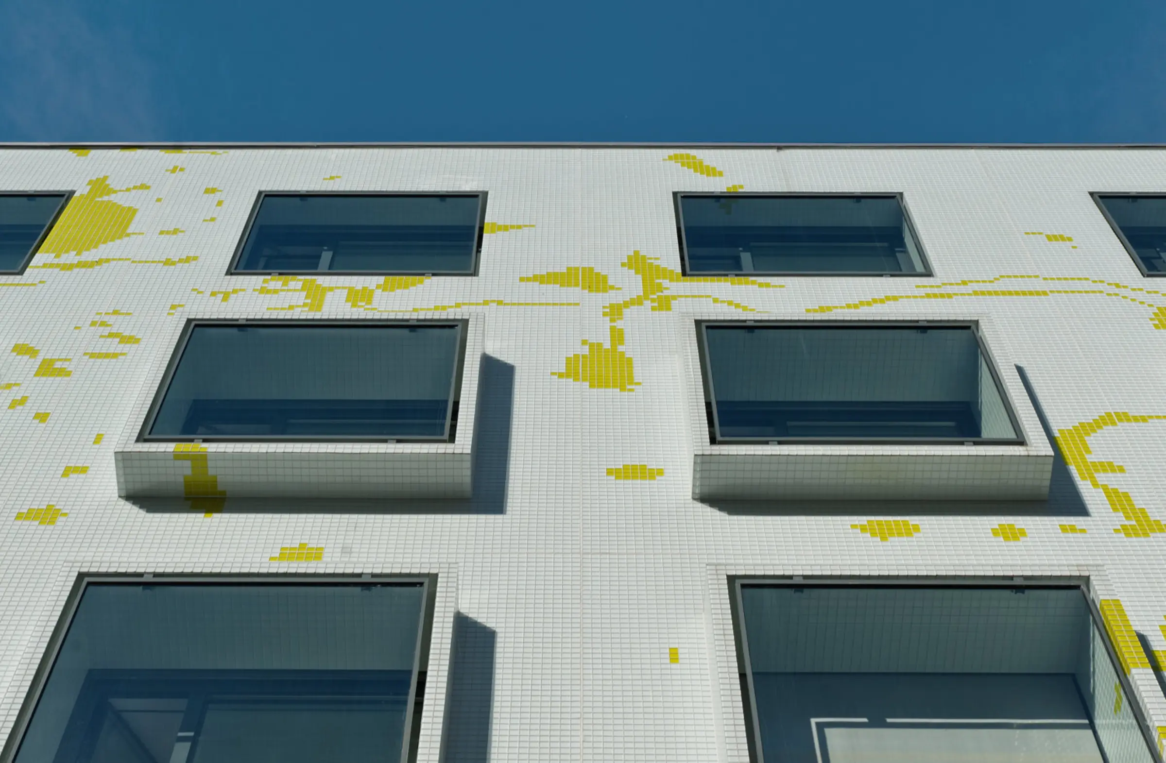 mosaic jaune et blanc