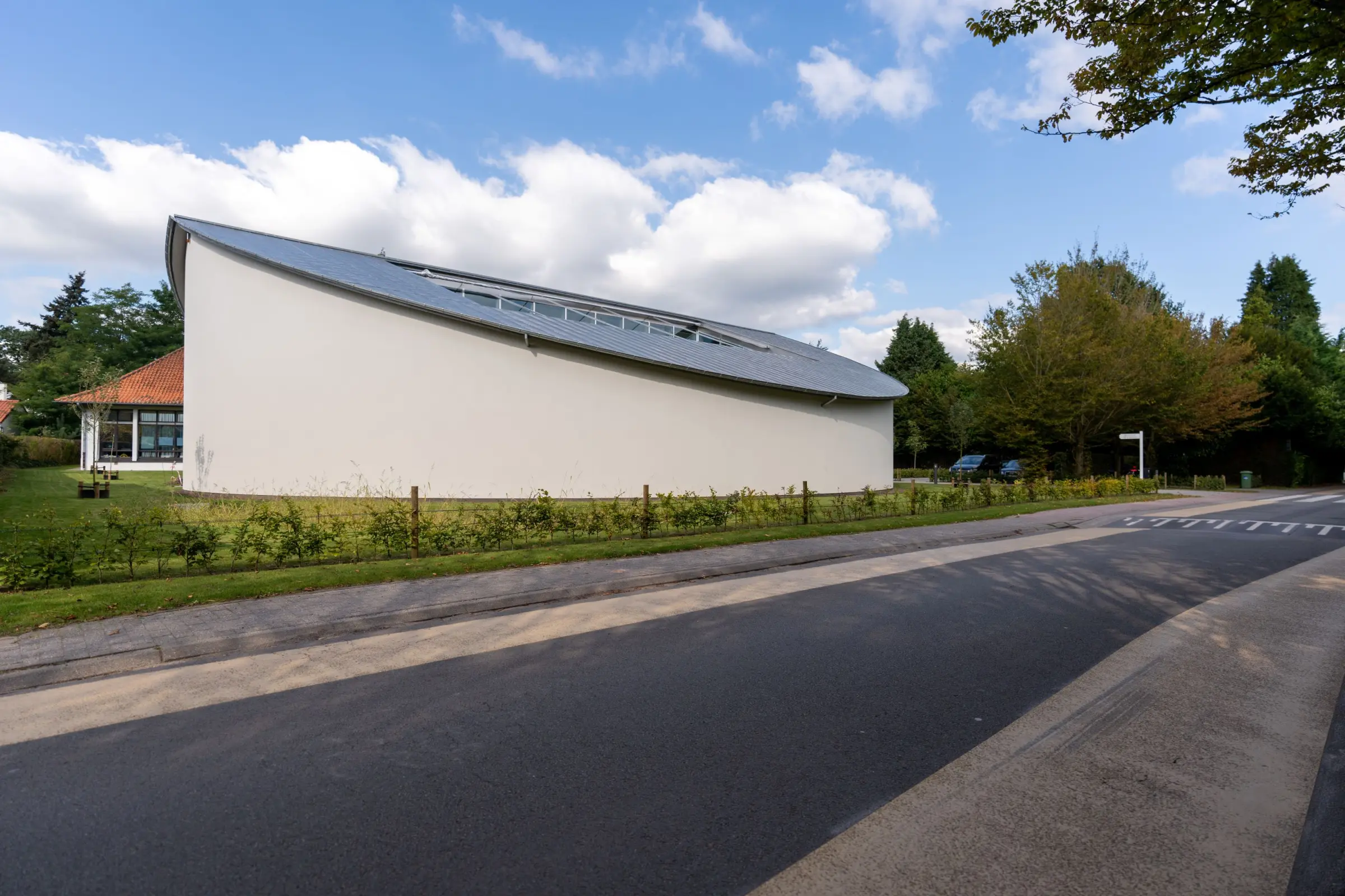 rond gebouw sierpleister