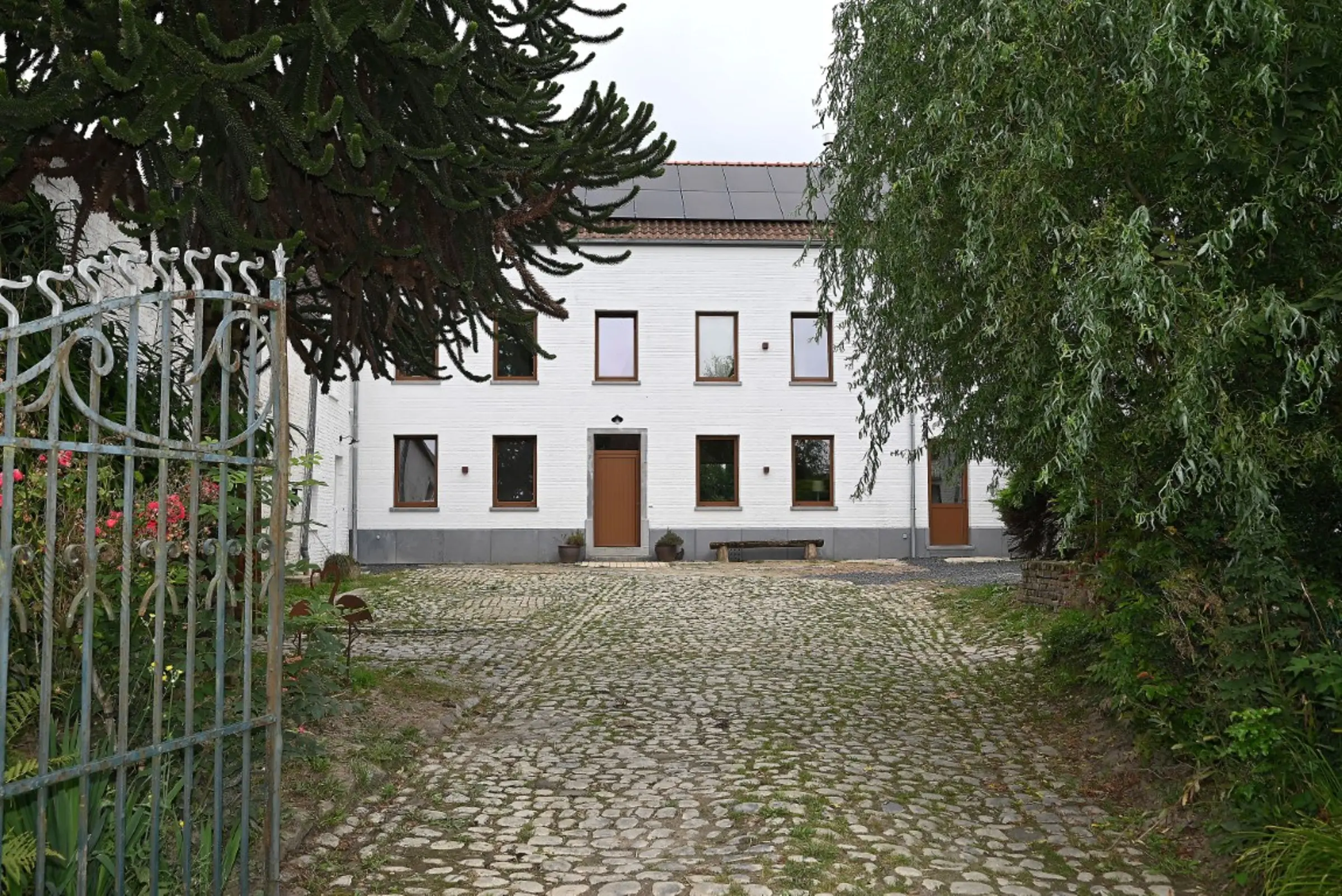 Fermette met witte gevel