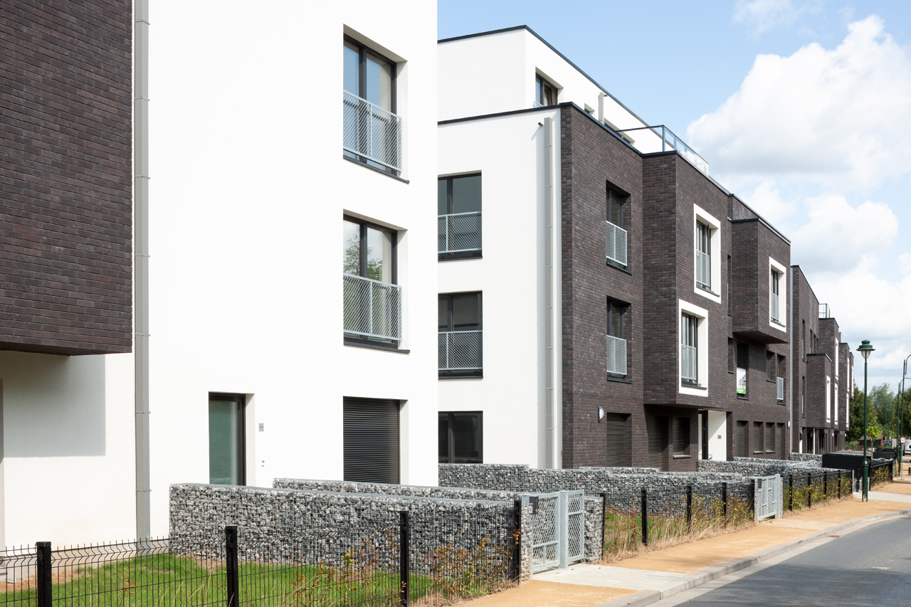 Gevel in zwarte steenstripen 