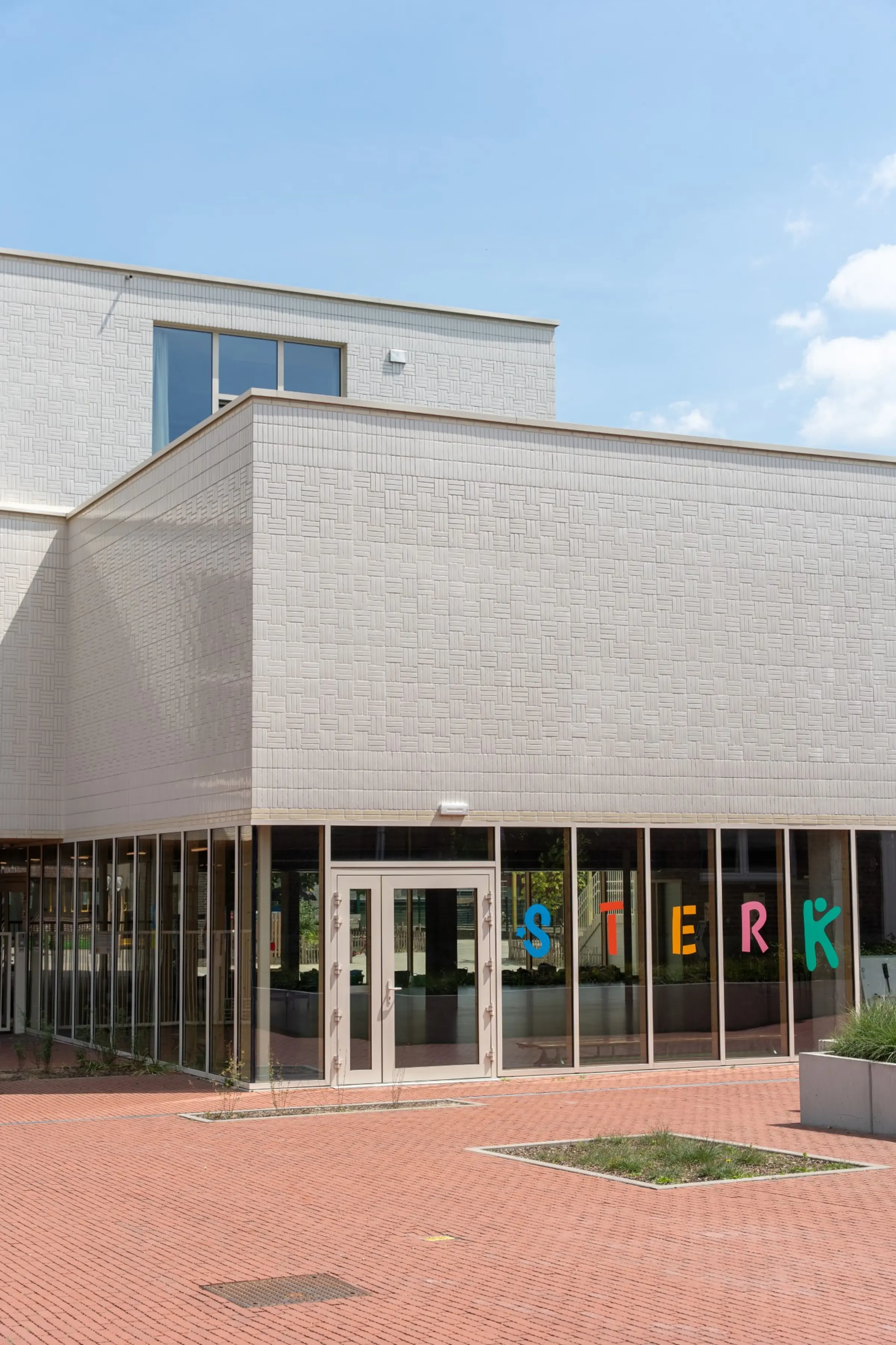 Gevel witte steenstrip