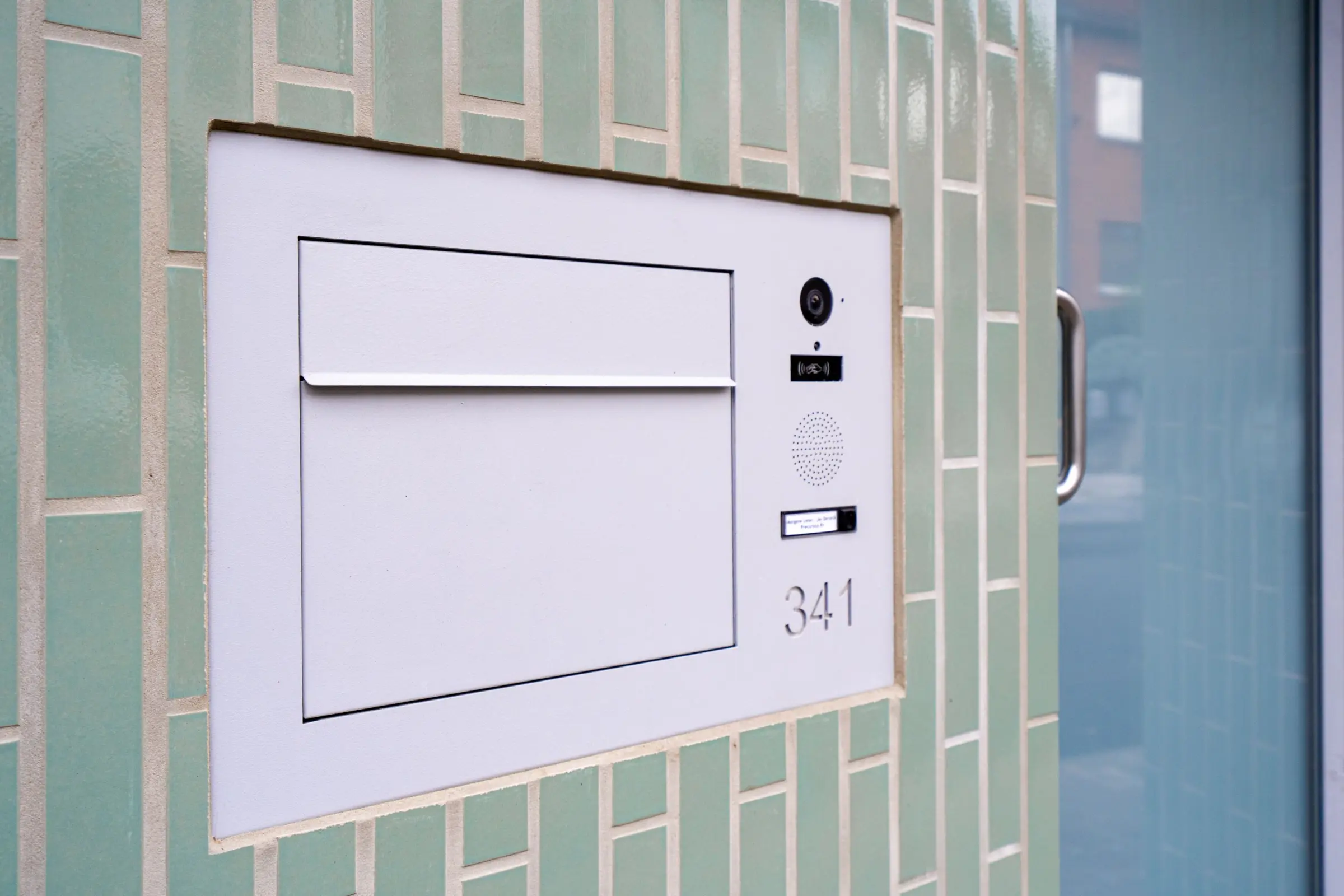 afwerking keramische tegel gevel