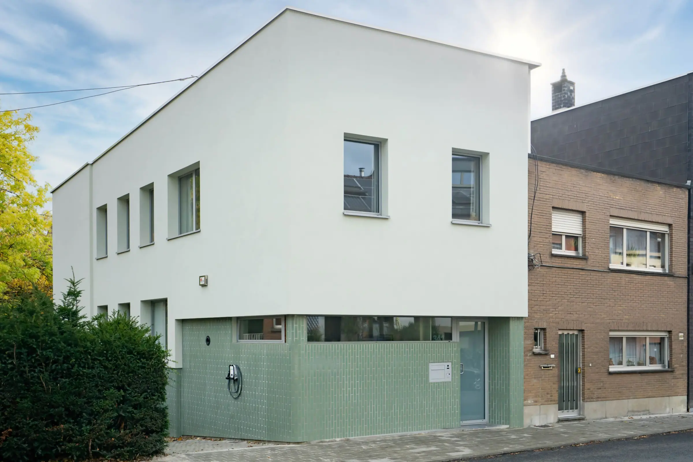 keramische tegel en sierpleister combinatie gevel