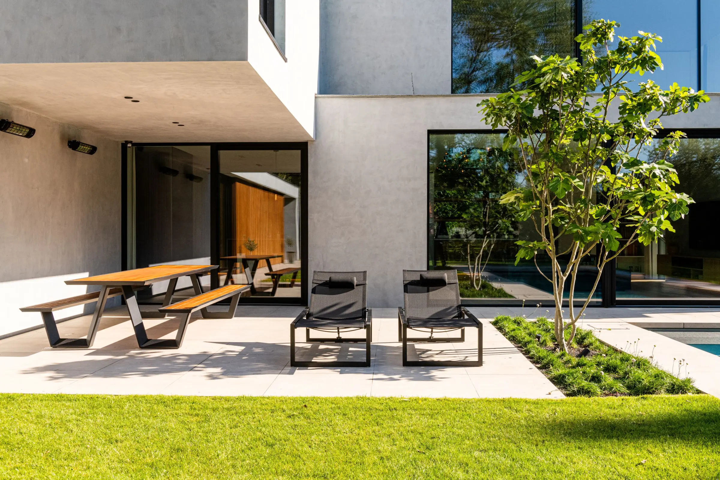 tuin en moderne gevel StoSignature