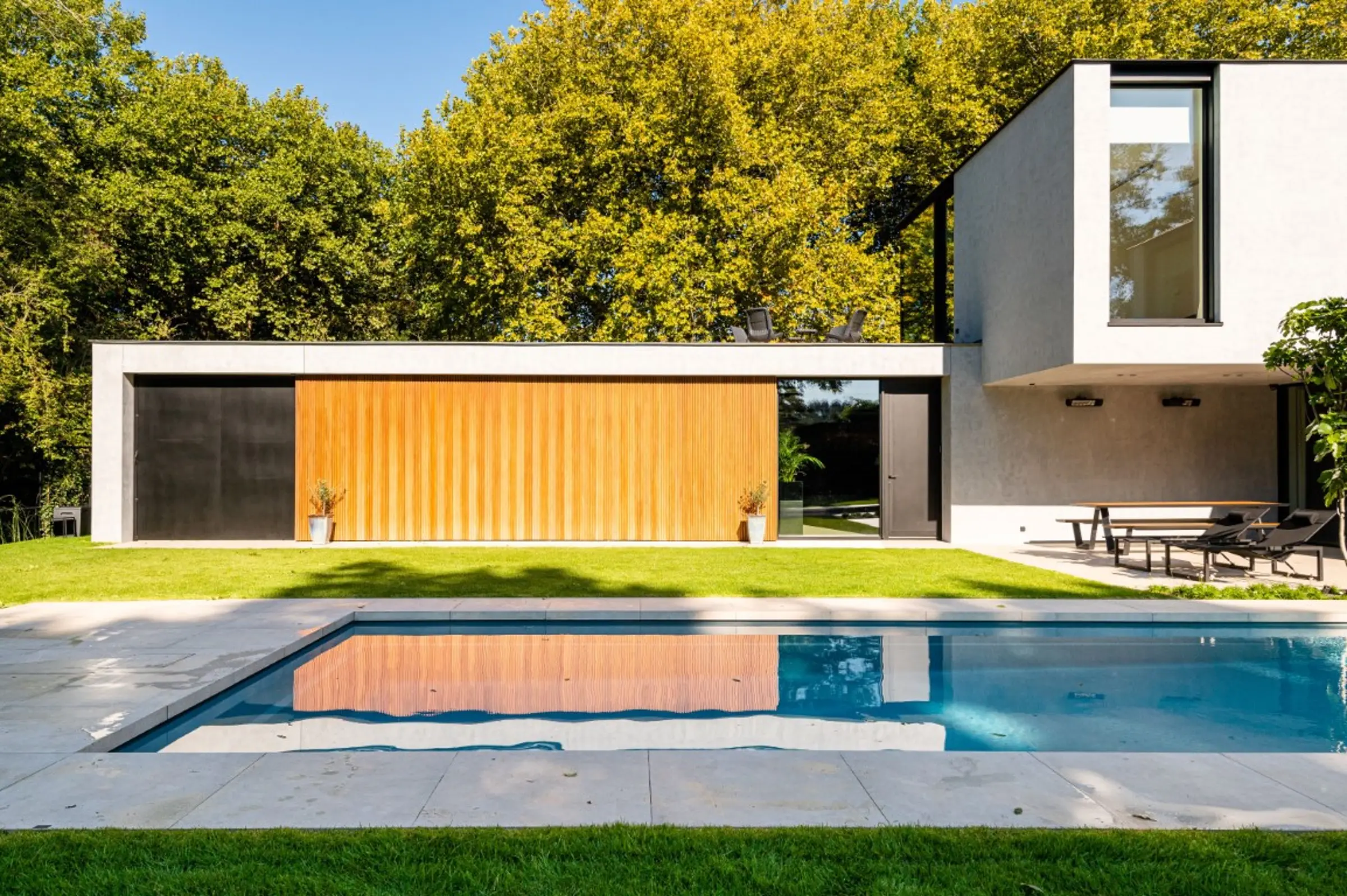 zwembad en patio in StoSignature