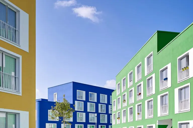 gevel in kleuren geel blauw groen