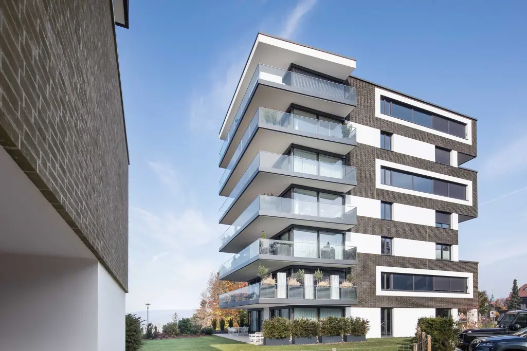  Appartementencomplex met meerdere verdiepingen, geïsoleerd met steenwol.