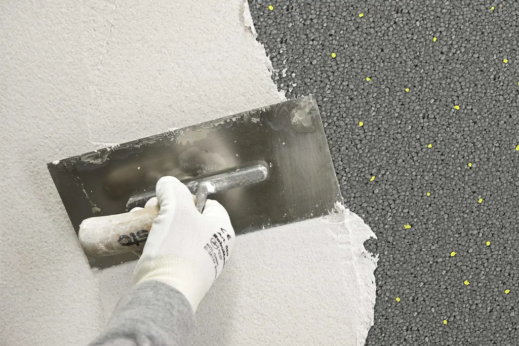 Verwerking van hardschuimplaten: bevestiging van EPS-platen met de Sto mortel