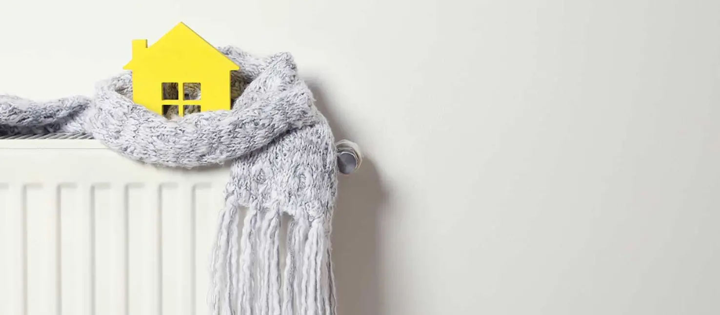 Huis met sjaal - de thermische isolatie gesymboliseerd